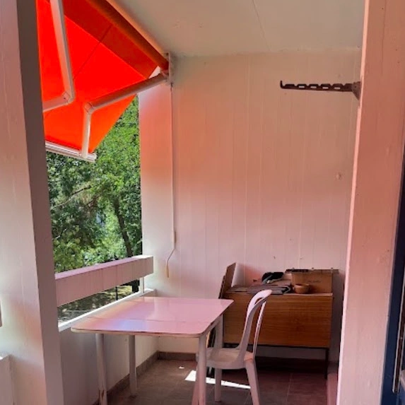 Balcon débarrassé et nettoyé