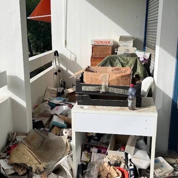 balcon avec déchets suite syndrome de diogene